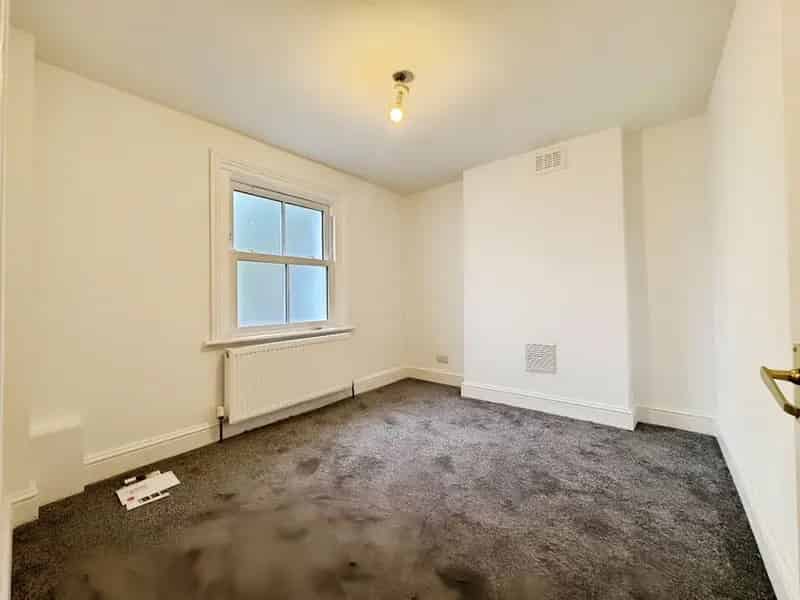 1 Bedroom Flat to Rent London SW12 Newly Refurbished Basement Flat