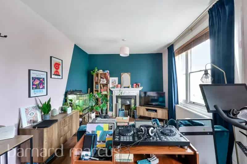 Stylish 1-Bed Flat Near Streatham Hill Station SW16
