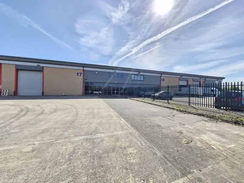 High Quality Industrial Unit To Let - 6011 Sq Ft