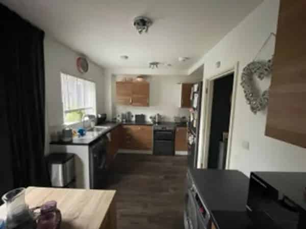 3 Bed Mid Terraced House Addlestone Newly Built 2012
