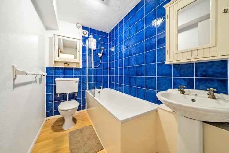 Flat For Sale in London, England