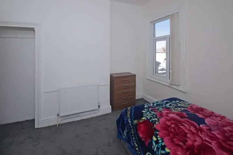 6 Bed HMO House For Sale At Auction