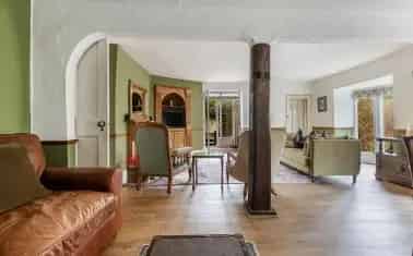 Grade II Listed Gothic Cottage near Dartmouth Town Centre