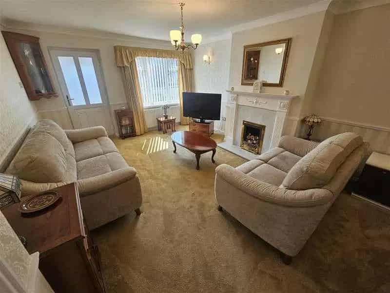 3 Bed Semi-Detached House For Sale