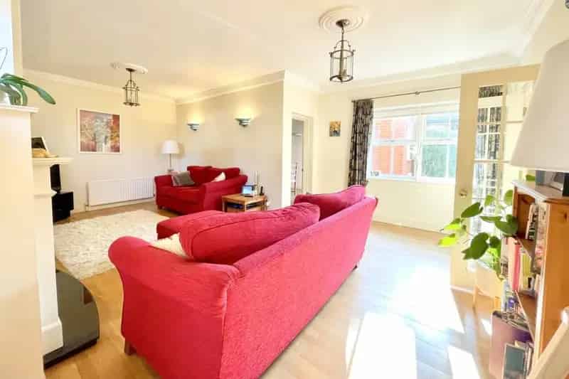 4 Bedroom Detached Coach House Near Bournemouth Beach
