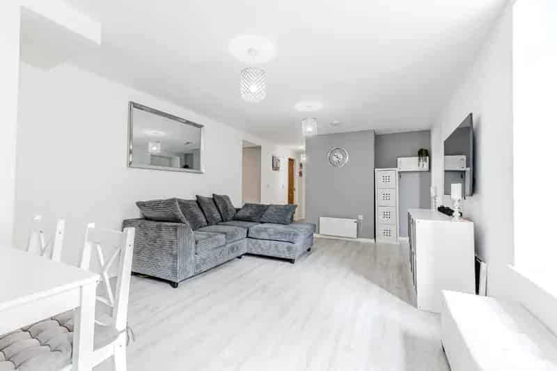 Two Bedroom Ground Floor Apartment Horsforth Modern Ensuite Parking