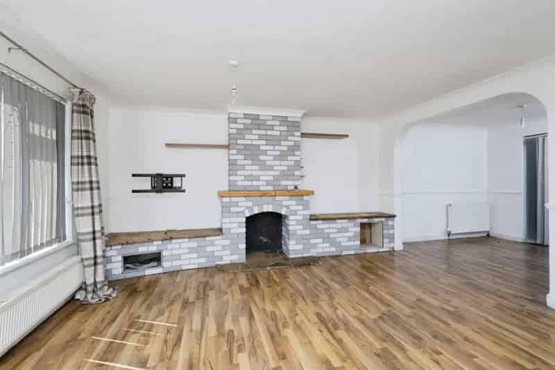 Three Bedroom Mid-Terraced House Hampden Park CHAIN FREE