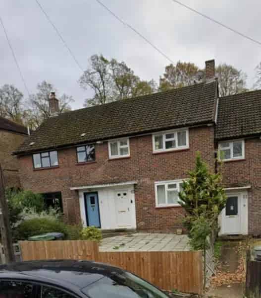 3 Bed House Near Transport Links Pets Welcome
