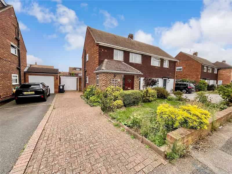 3 bedroom semi-detached house for sale