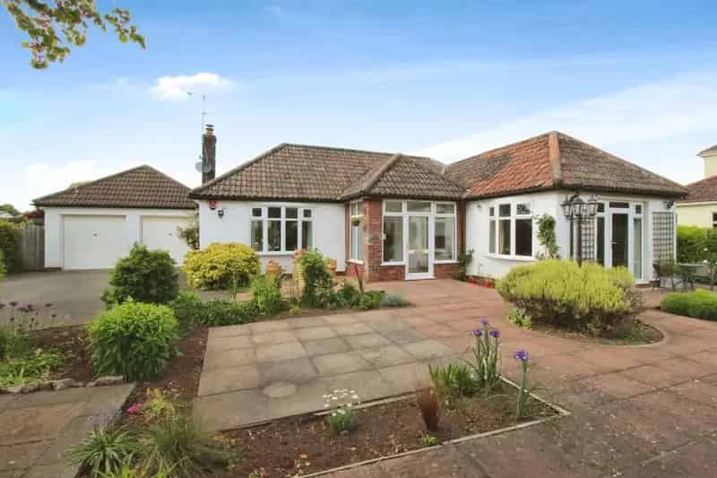 3 bedroom bungalow for sale