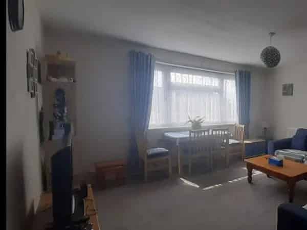 Top Floor Flat near Amenities Ample Storage