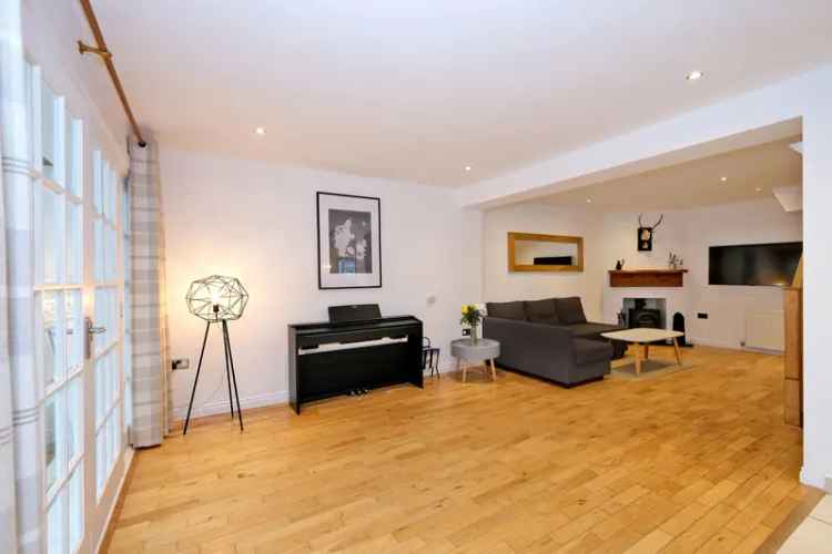 4 Bedroom Semi-Detached House in Bridge of Don