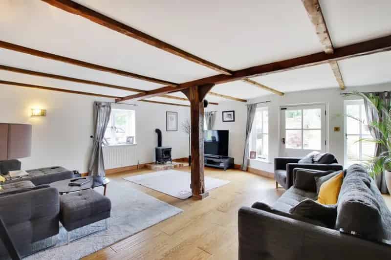 4 Bedroom Barn Conversion Kent Countryside
