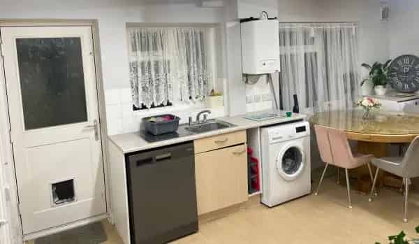 3 Bedroom Semi Detached House Near Tube Station