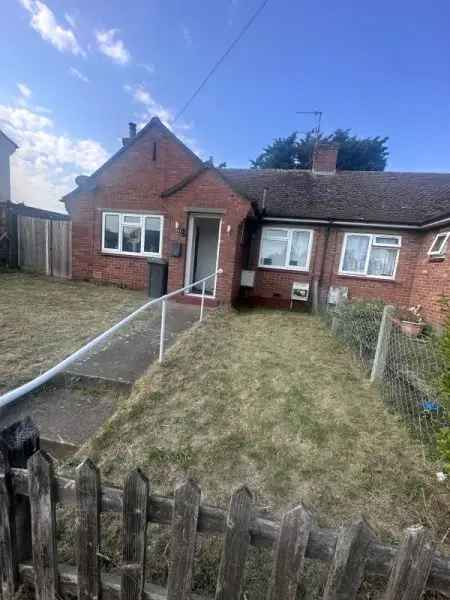 Bungalow For Rent in Sevenoaks, England