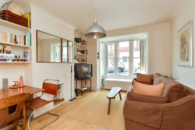 2 Bedroom Maisonette Near Preston Park Station