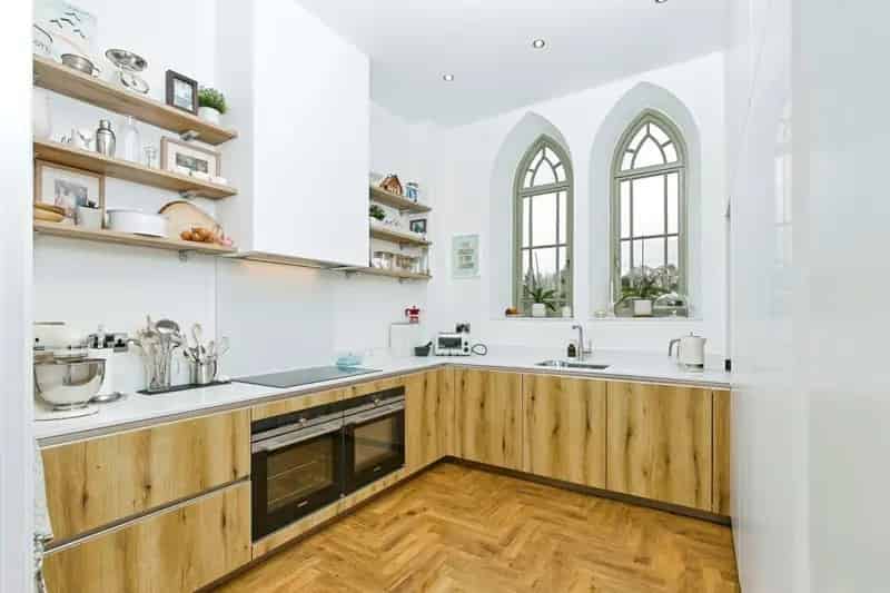 3-Floor Countryside Home with Panoramic Views and Private Garden