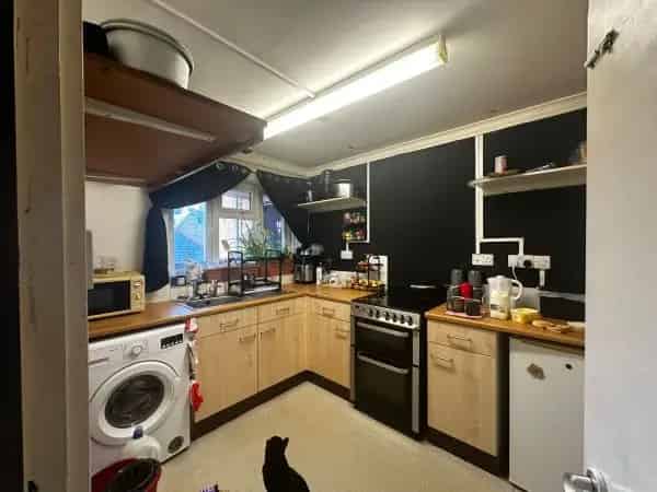1 Bedroom Flat Near Town and Station