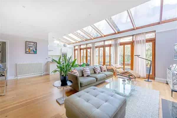 3-Bed Flat in Richmond, Surrey