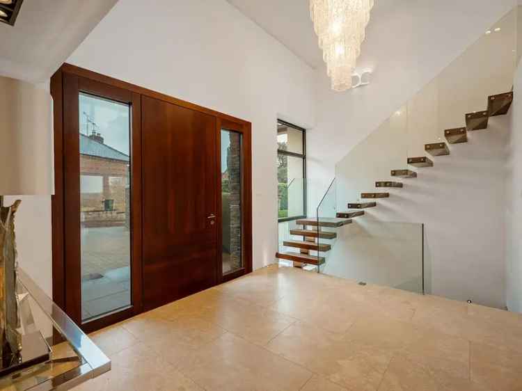 6 bedroom detached house for sale