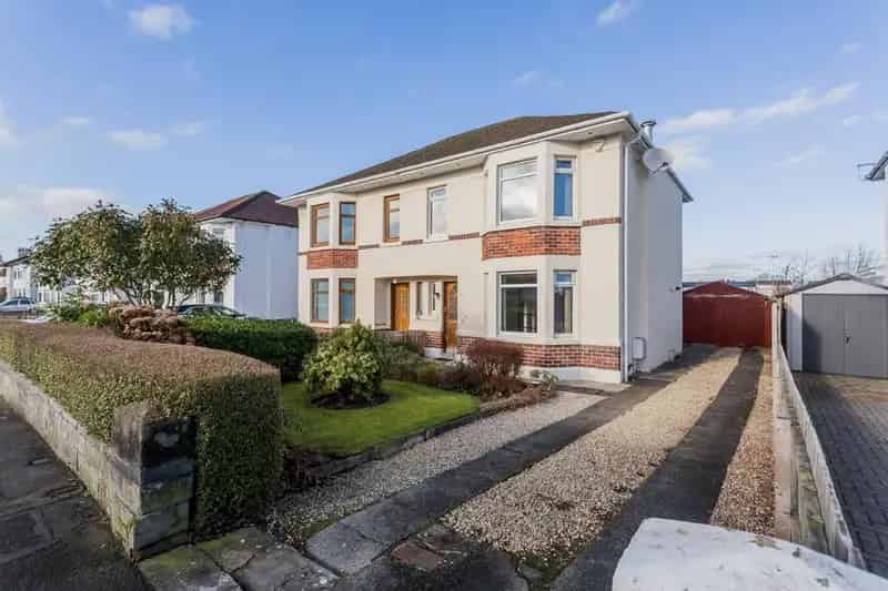 3 Bedroom Semi-Detached Villa For Sale