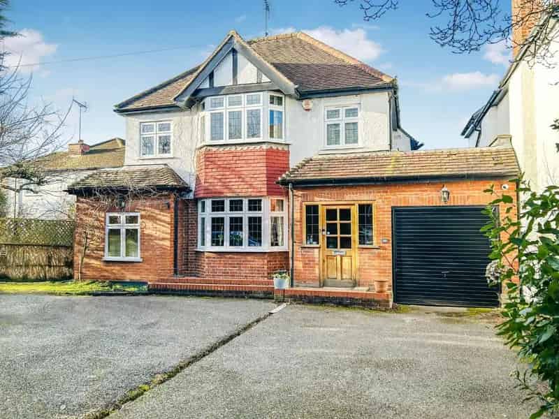 5 Bed House for Sale Near Rickmansworth Station