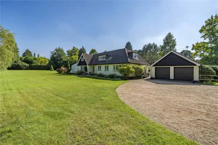 3 Bedroom House in Tilford - Off Street Parking
