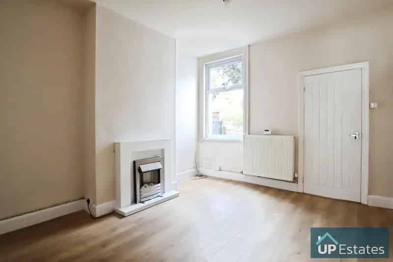2 Bedroom End of Terrace House to Rent