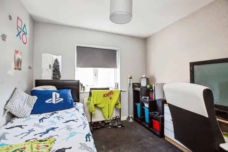 3 Bedroom End Terrace House for Sale Greetland West Yorkshire