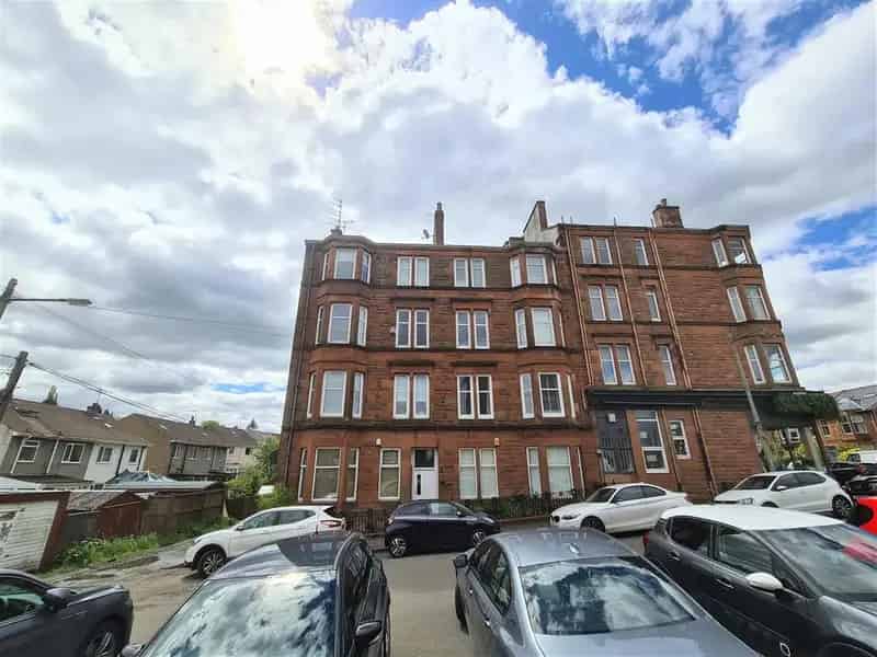 2 Bedroom Tenement Flat to Rent - Great Location