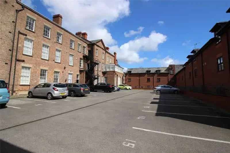 2 Bed Luxury Flat for Sale