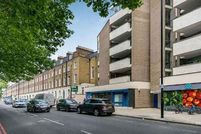 Flat for sale in Park Road, London NW1