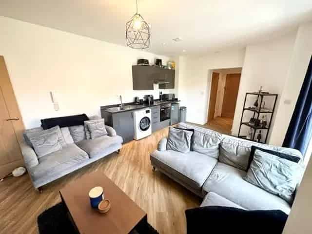 Two Bedroom Ground Floor Apartment with Garden and Parking