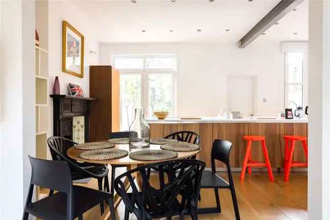 Detached house to rent in Wallingford Avenue, London W10