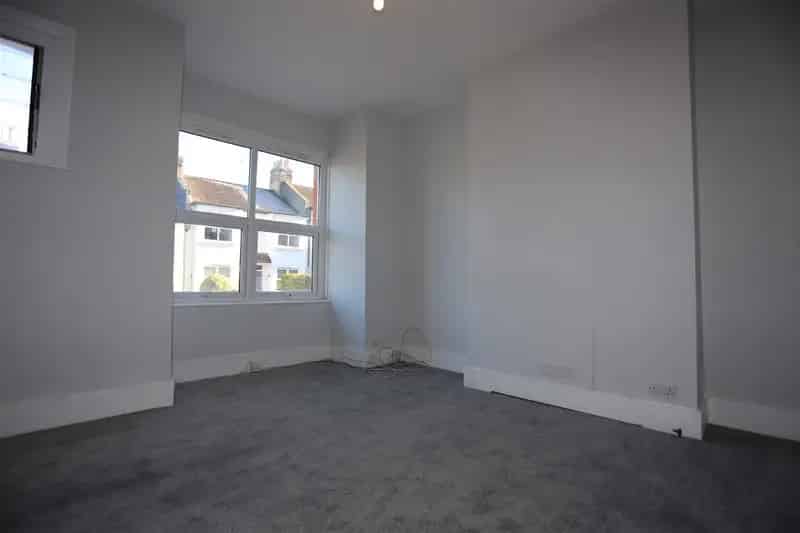 2 Bedroom Flat House to Rent