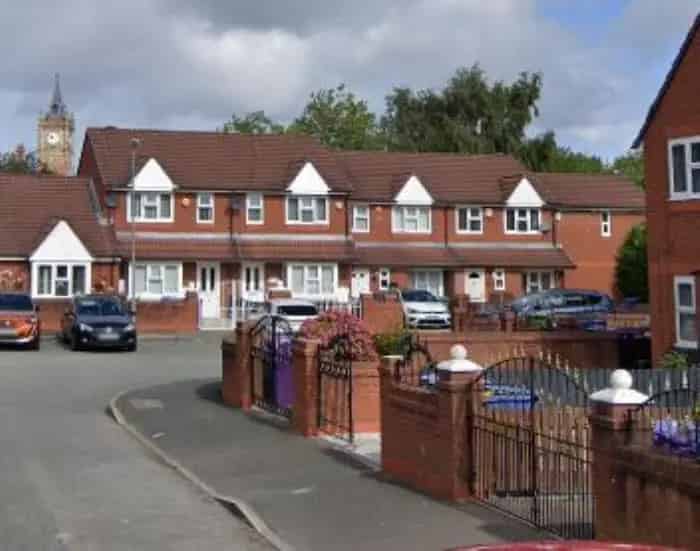 2 Bed House Butler Molyneux Gardens Near Shops Transport Links