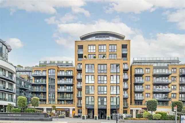 Flat to rent in Kew Bridge Road, Brentford TW8