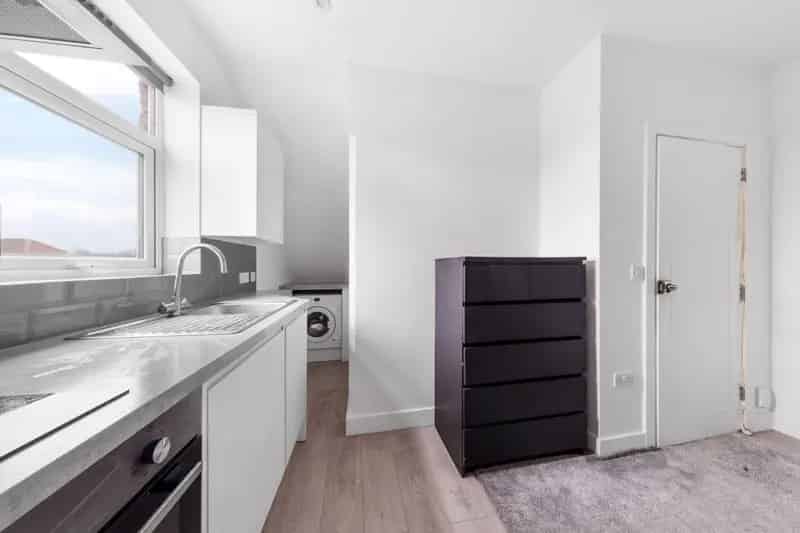 Large Studio Flat Canterbury Road Central Heating Double Glazing