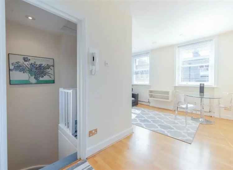 Flat For Sale in London, England