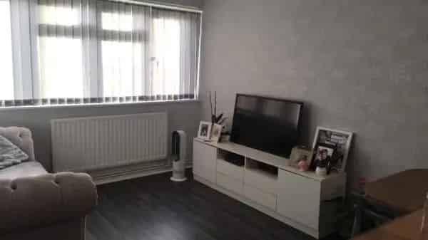 One Bed Ground Floor Flat with Communal Garden