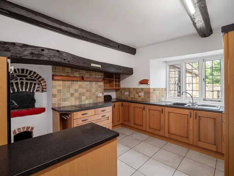 6 Bedroom Grade II Listed Farmhouse Wellingborough
