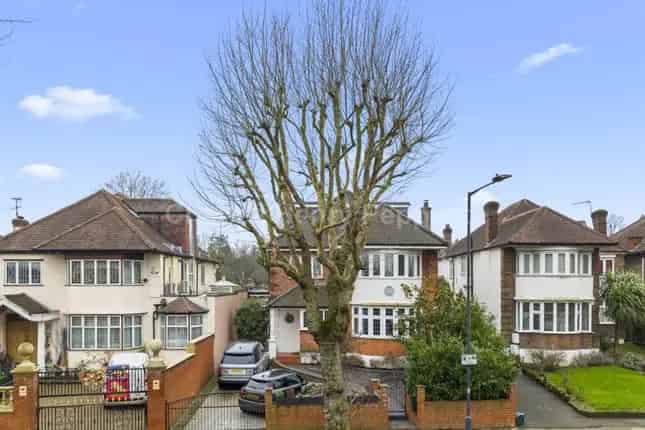 5-6 Bedroom Detached House Brondesbury Park NW2