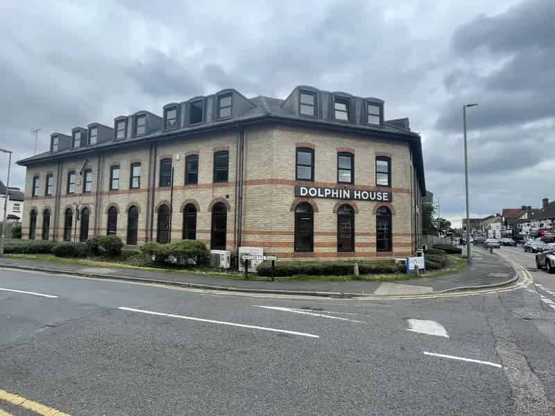 TO LET Modern Office Suite Second Floor Parking