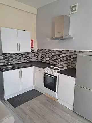 Flat to rent in Richmond Road, Cardiff CF24