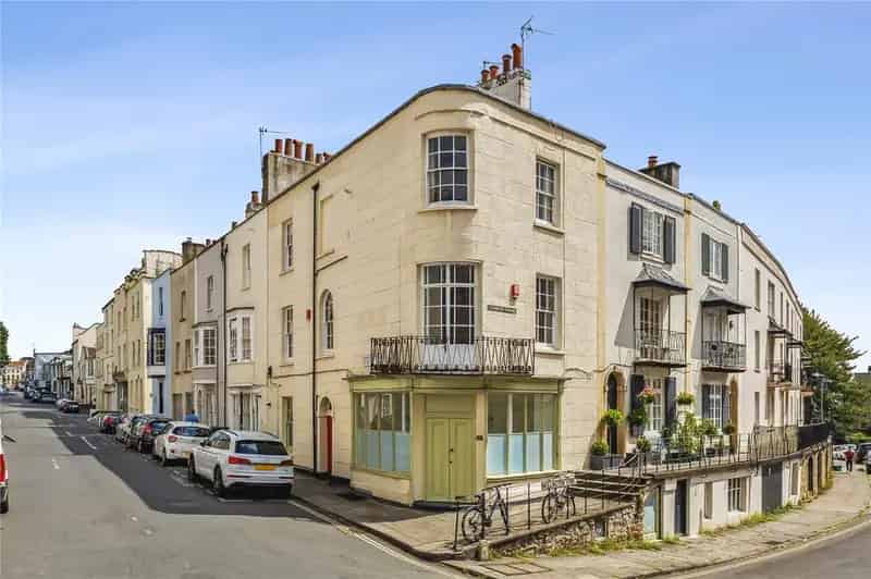 2 Bedroom Duplex for Sale in Clifton