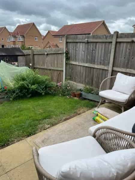2 Bed 2 Bath House with Private Parking and Garden