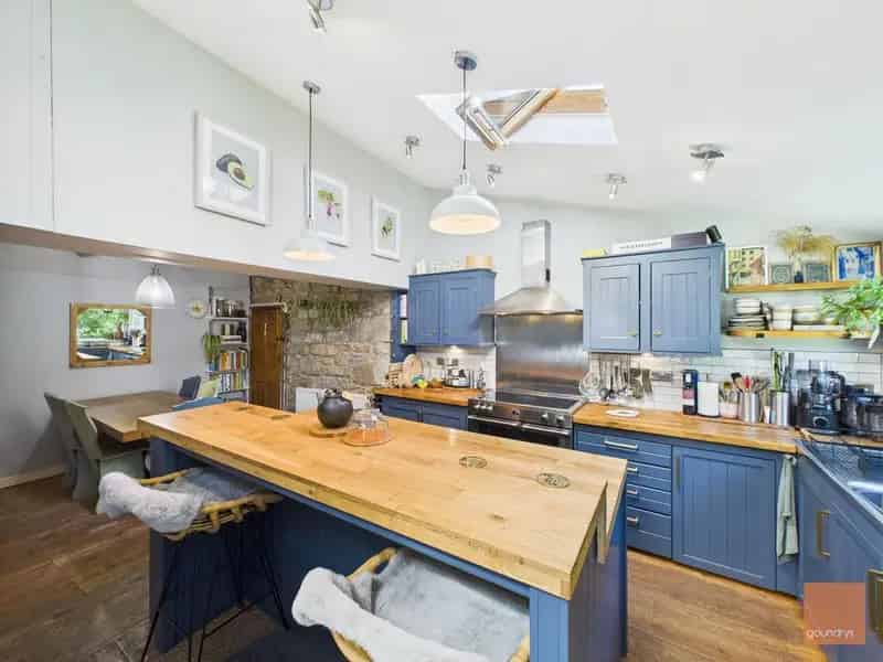 4 Bedroom Semi-Detached Period House for Sale
