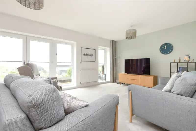 4 Bedroom Semi Detached House for Sale Redhill
