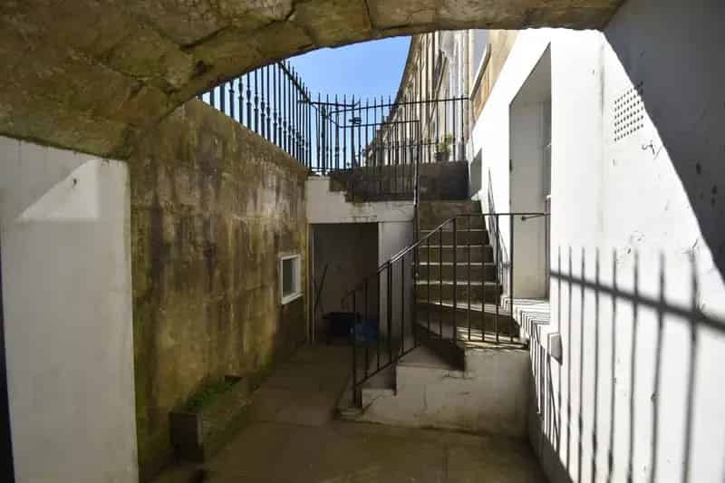 Bath City Centre Apartment with Vaults and Distant Views
