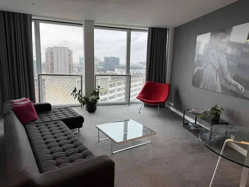 2 Bedroom Apartment Furnished Concierge Available Now